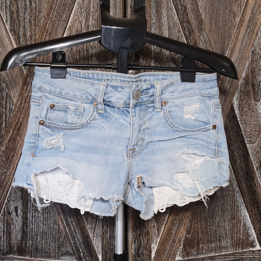 American Eagle Stretch Distressed Lace Underlay Denim Shorts Light Wash SZ 4